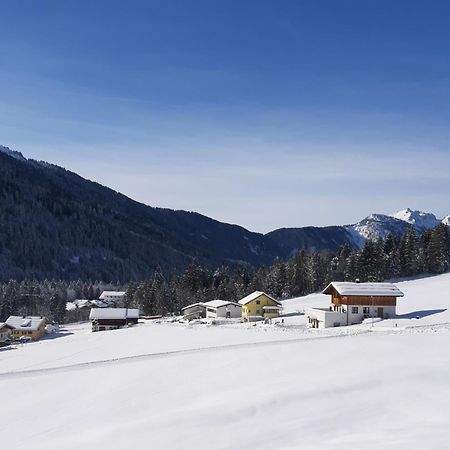 Haus Adrian Lägenhet Wald am Arlberg Exteriör bild