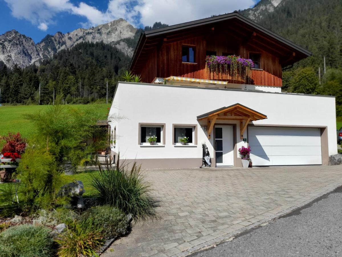 Haus Adrian Lägenhet Wald am Arlberg Exteriör bild