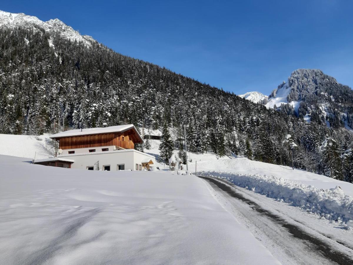 Haus Adrian Lägenhet Wald am Arlberg Exteriör bild